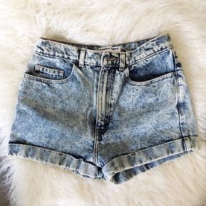 american apparel • vintage high rise denim shorts